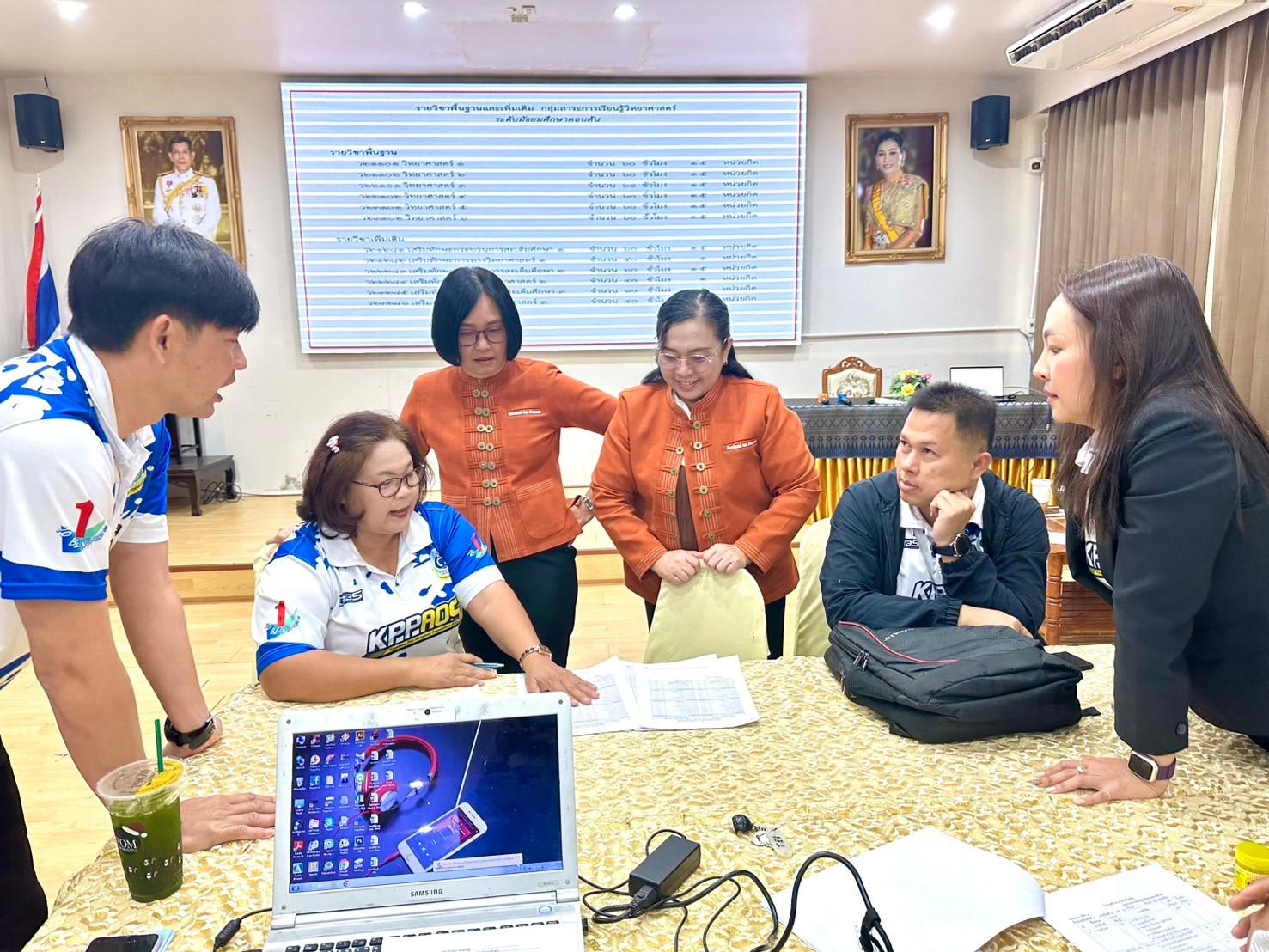 1. โครงการปรับปรุง และพัฒนาหลักสูตรสถานศึกษา