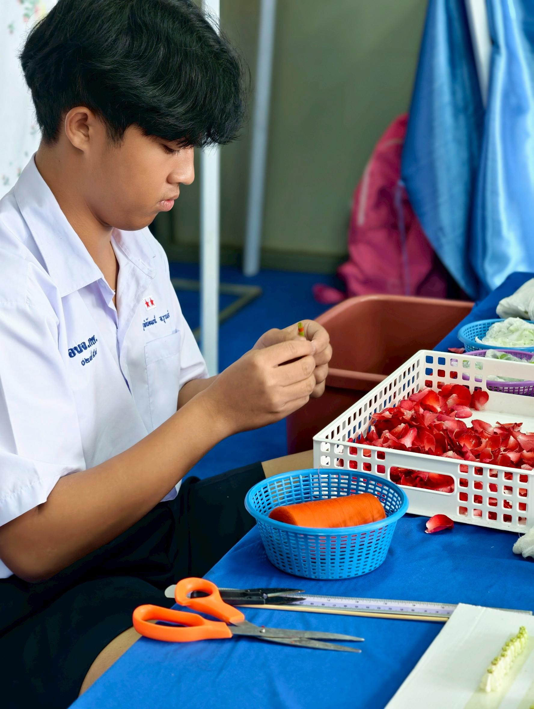 2. โครงการแข่งขันทักษะวิชาการ2568 การแข่งขันประดิษฐ์ร้อยมาลัย ระดับมัธยมศึกษาตอนปลาย