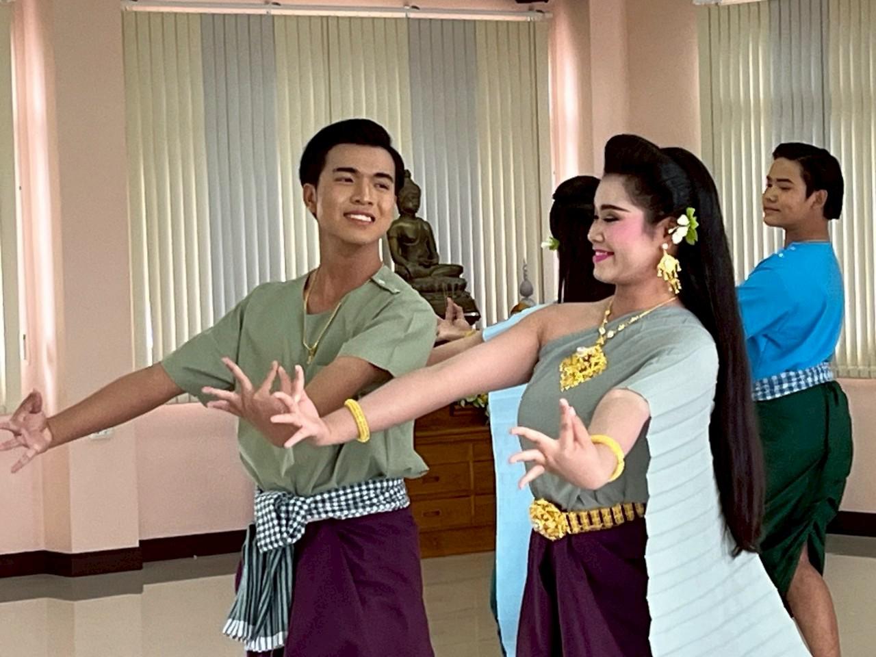 4. การแข่งขันทักษะวิชาการ อปท.ภาคเหนือ การแข่งขันรำวงมาตรฐาน 4. การแข่งขันทักษะวิชาการ อปท.ภาคเหนือ การแข่งขันรำวงมาตรฐาน