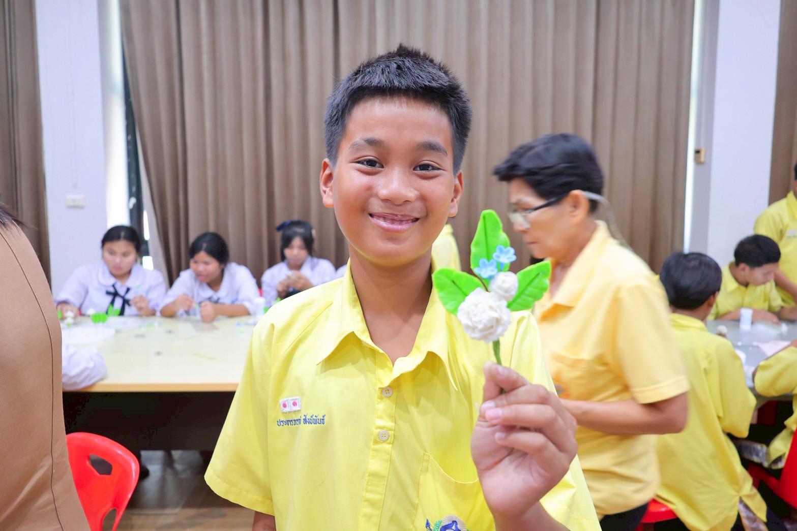 3. กิจกรรมส่งเสริมความเป็นเลิศด้านงานประดิษฐ์ กลุ่มสาระการเรียนรู้การงานอาชีพ