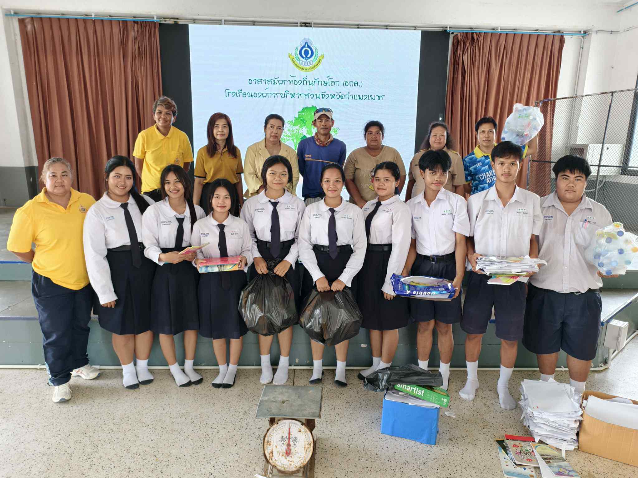 2. กิจกรรมธนาคารขยะในสถานศึกษา (School Recyclable Waste Bank)