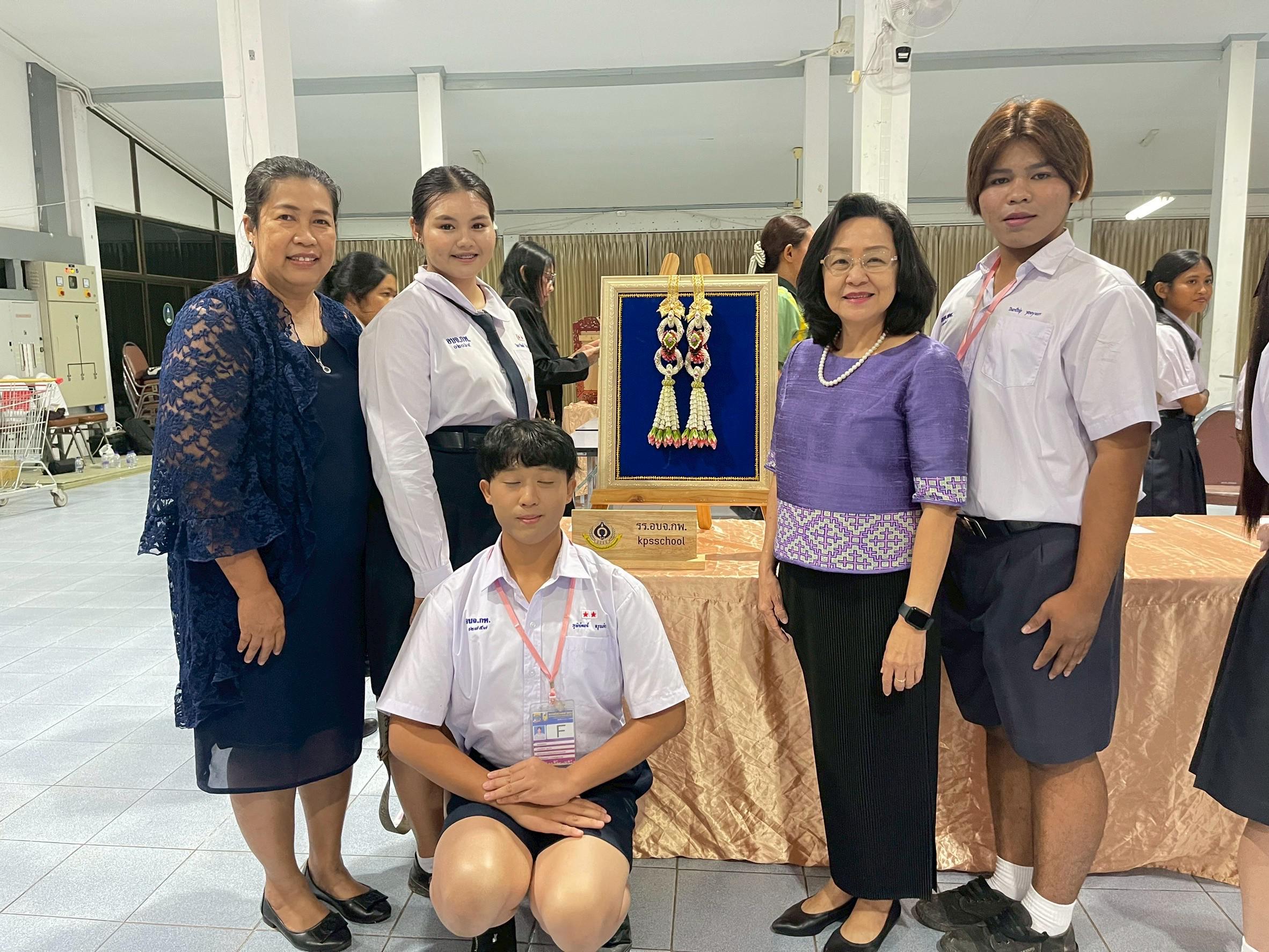 4. งานมหกรรมการจัดการศึกษาท้องถิ่นระดับประเทศ ครั้งที่ 14 โดยเทศบาลนครสกลนคร การแข่งขันประดิษฐ์ร้อยมาลัย