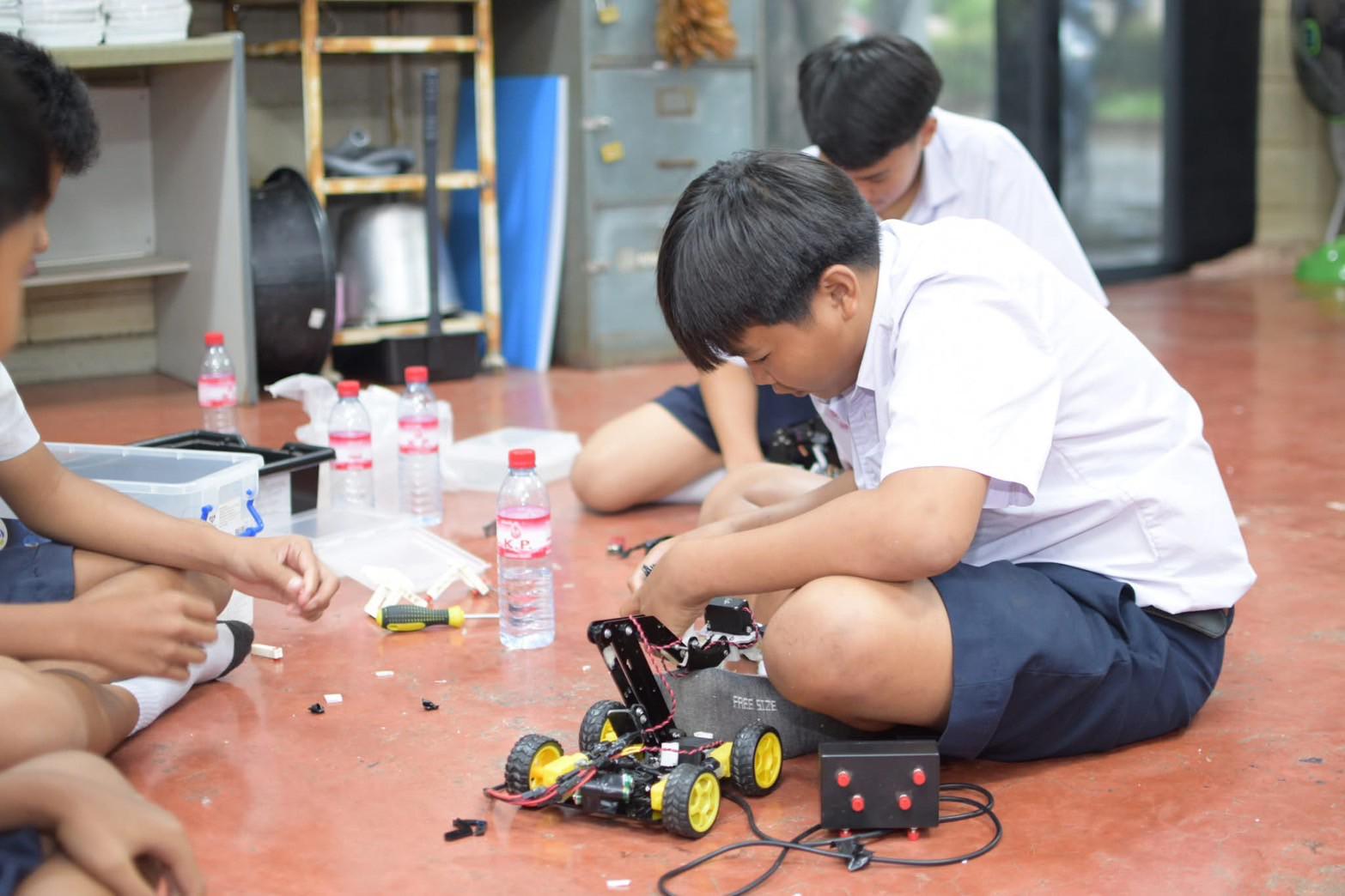 3. การแข่งขันศิลปหัตถกรรมนักเรียน ระดับเขตพื้นที่การศึกษา ครั้งที่ 73 ปีการศึกษา 2568 การแข่งขันหุ่นยนต์