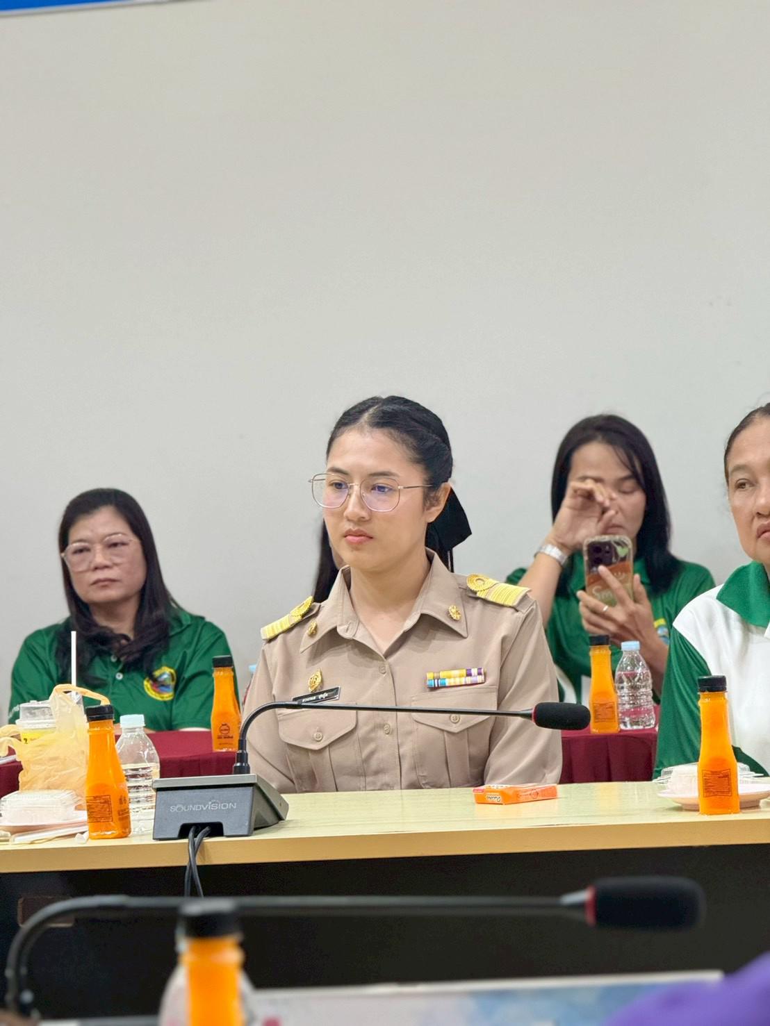 2. ต้อนรับ ครูดวงกมล สุขอู๊ด สู่โรงเรียนองค์การบริหารส่วนจังหวัดกำแพงเพชร