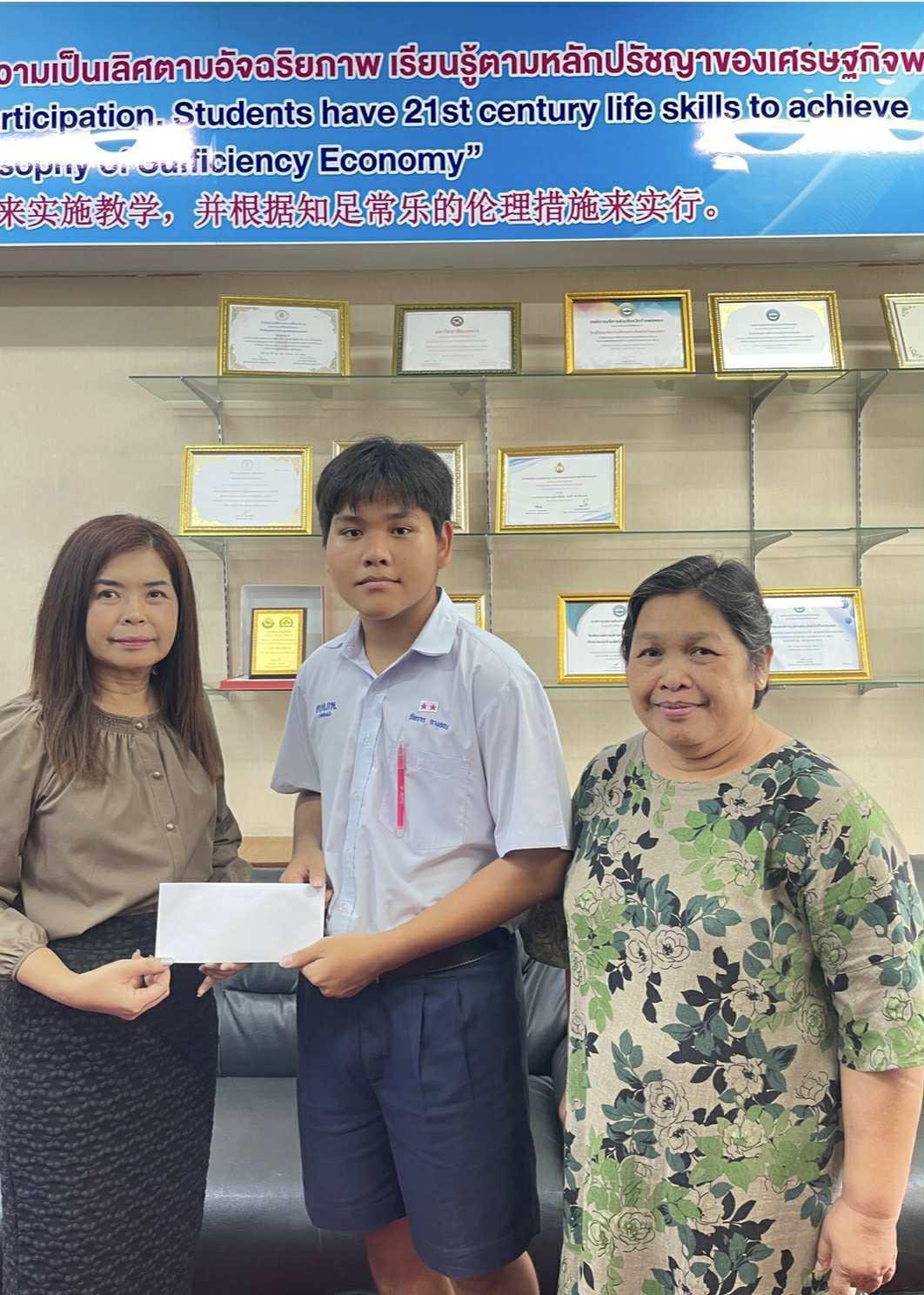สหกรณ์ออมทรัพย์ครูกำแพงเพชรมอบทุนการศึกษา แก่นักเรียนยากจนและด้อยโอกาส