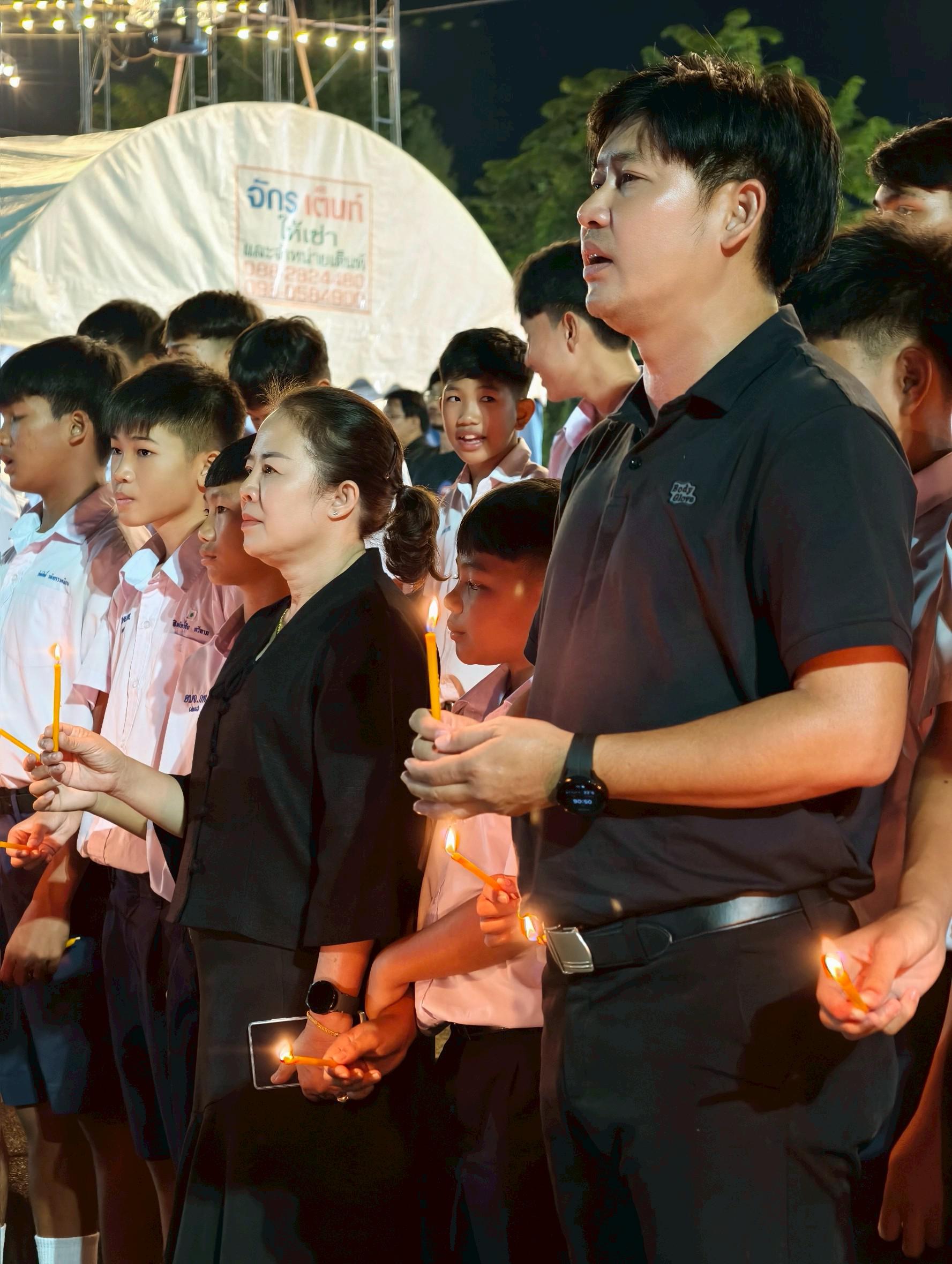 4. พิธีจุดเทียนเพื่อถวายความอาลัย สมเด็จพระนางเจ้าสิริกิติ์ พระบรมราชินีนาถ พระบรมราชชนนีพันปีหลวง