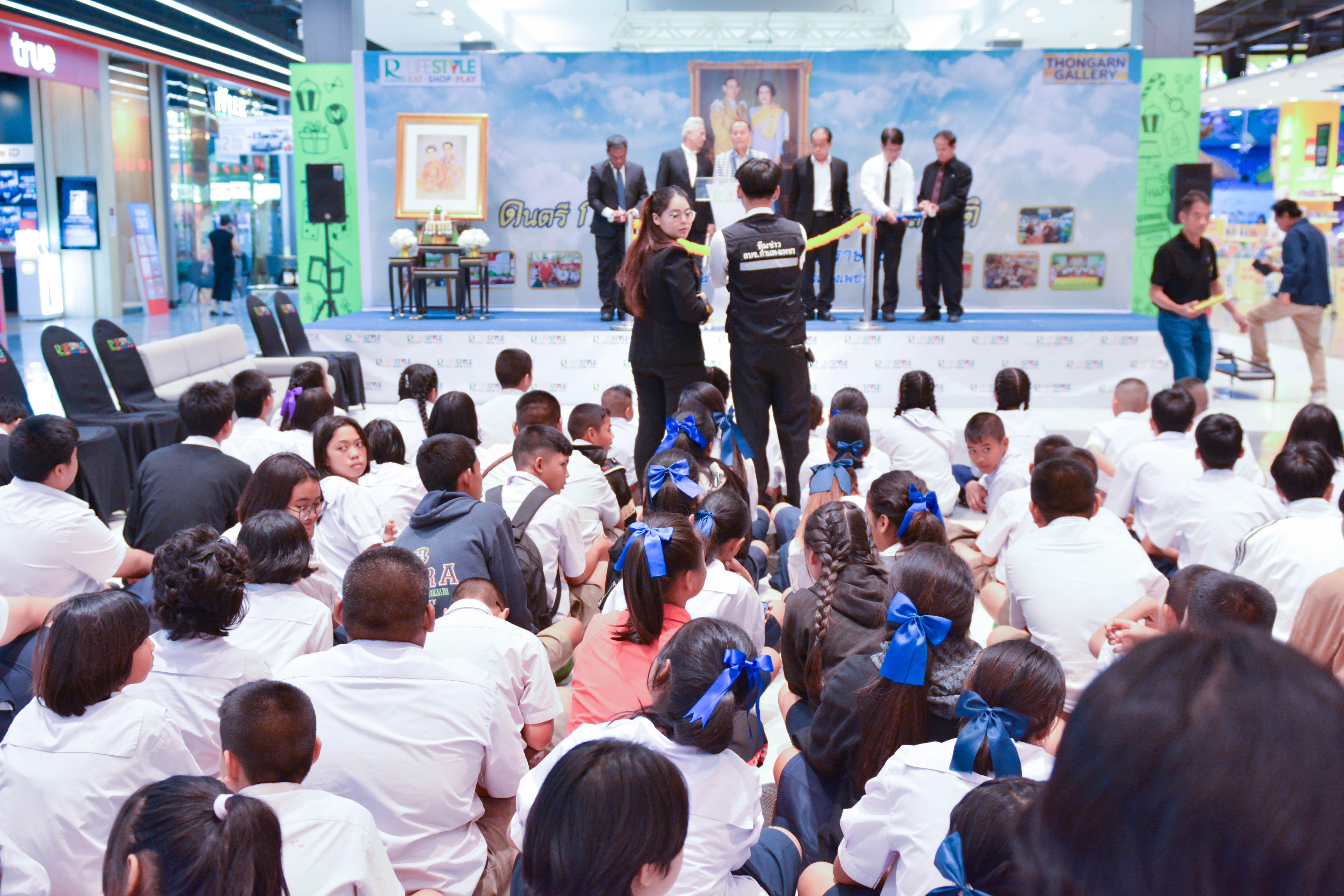 ร่วมพิธีเปิดกิจกรรม “ดนตรี กวีศิลป์”