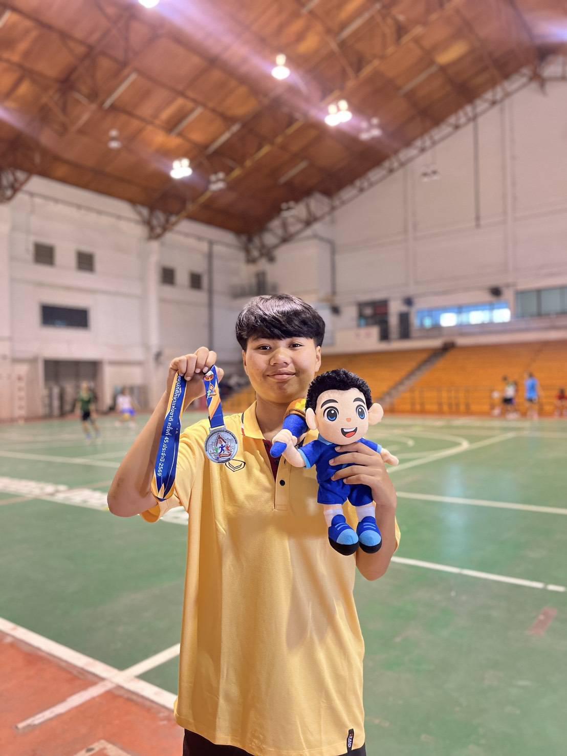 ขอแสดงความยินดีกับนักเรียนที่ได้รับรางวัล จากการแข่งขันกีฬานักเรียนนักศึกษาแห่งชาติ กีฬาฟุตซอลหญิง