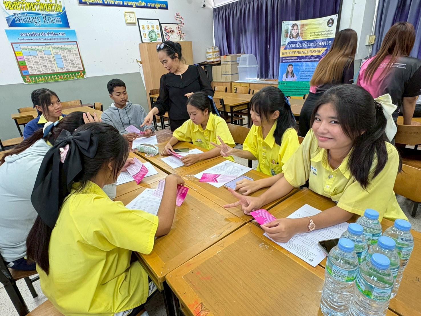 2. คณะวิทยาการจัดการ สาขาวิชาการเป็นผู้ประกอบการมหาวิทยาลัยราชภัฏกำแพงเพชร เข้าแนะแนวการศึกษา