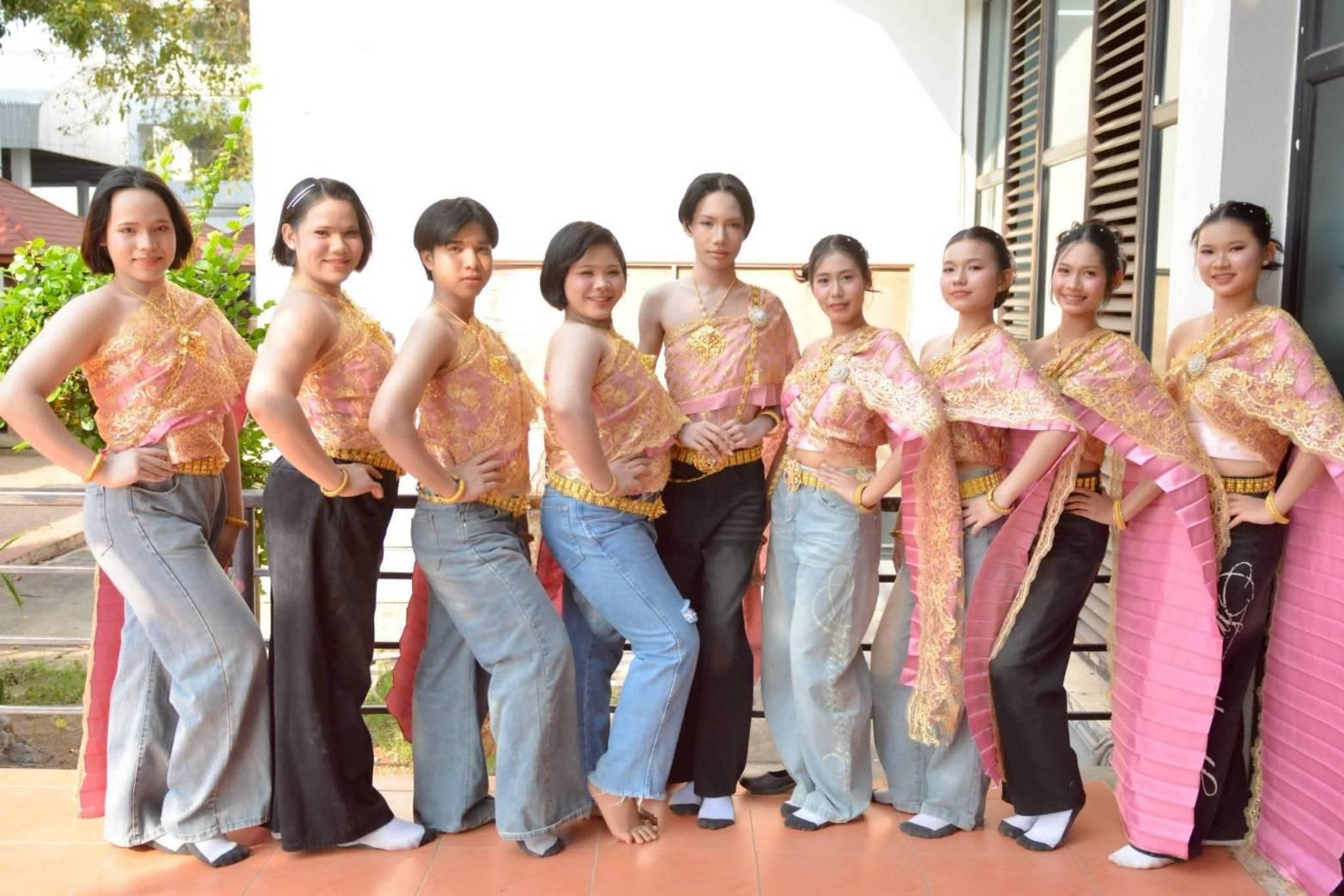 เข้าร่วมการแสดงงานประเพณี “นบพระ-เล่นเพลง และงานกาชาดจังหวัดกำแพงเพชร” ประจำปี พ.ศ.2569