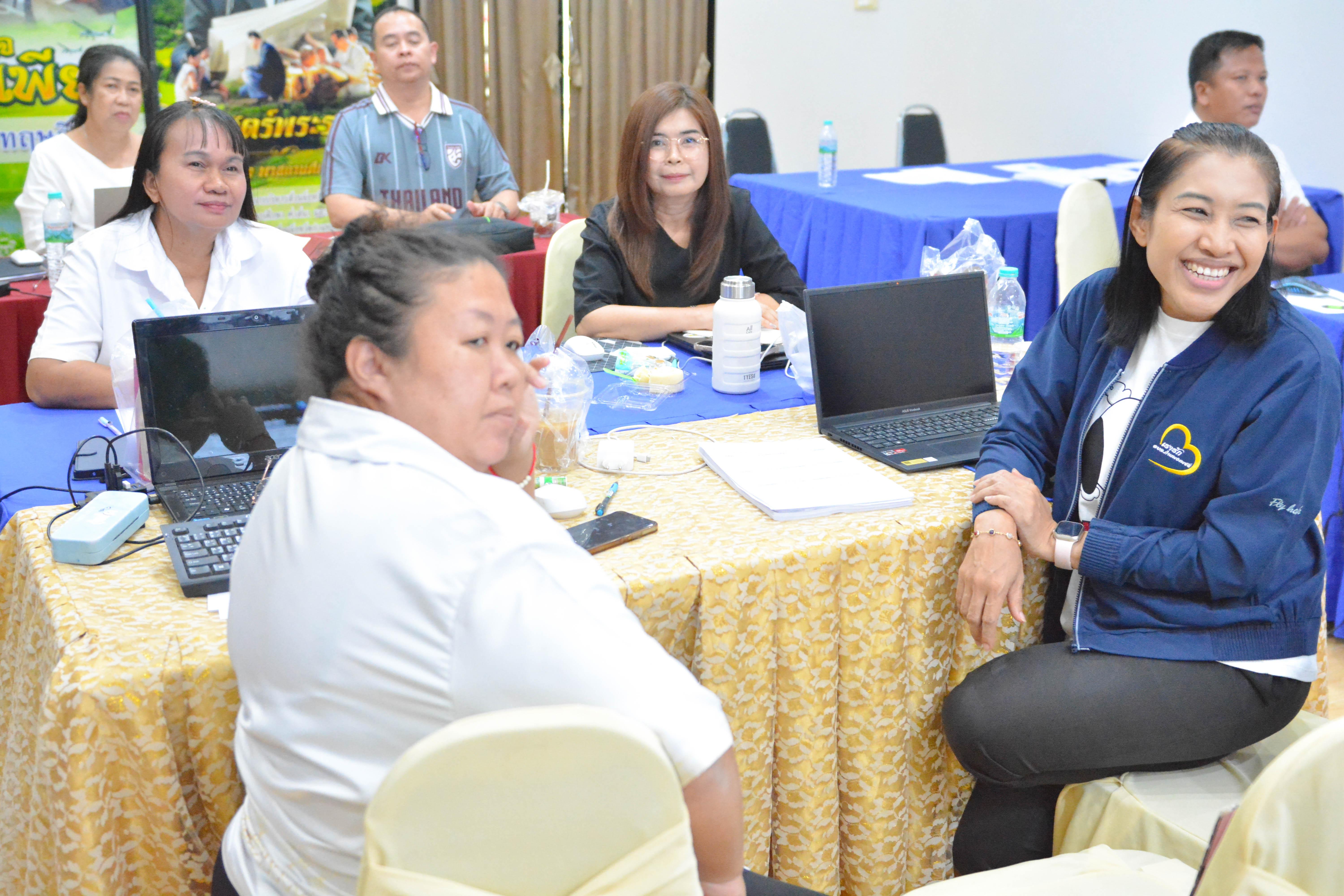 4. โครงการปรับปรุงและพัฒนาหลักสูตรสถานศึกษา