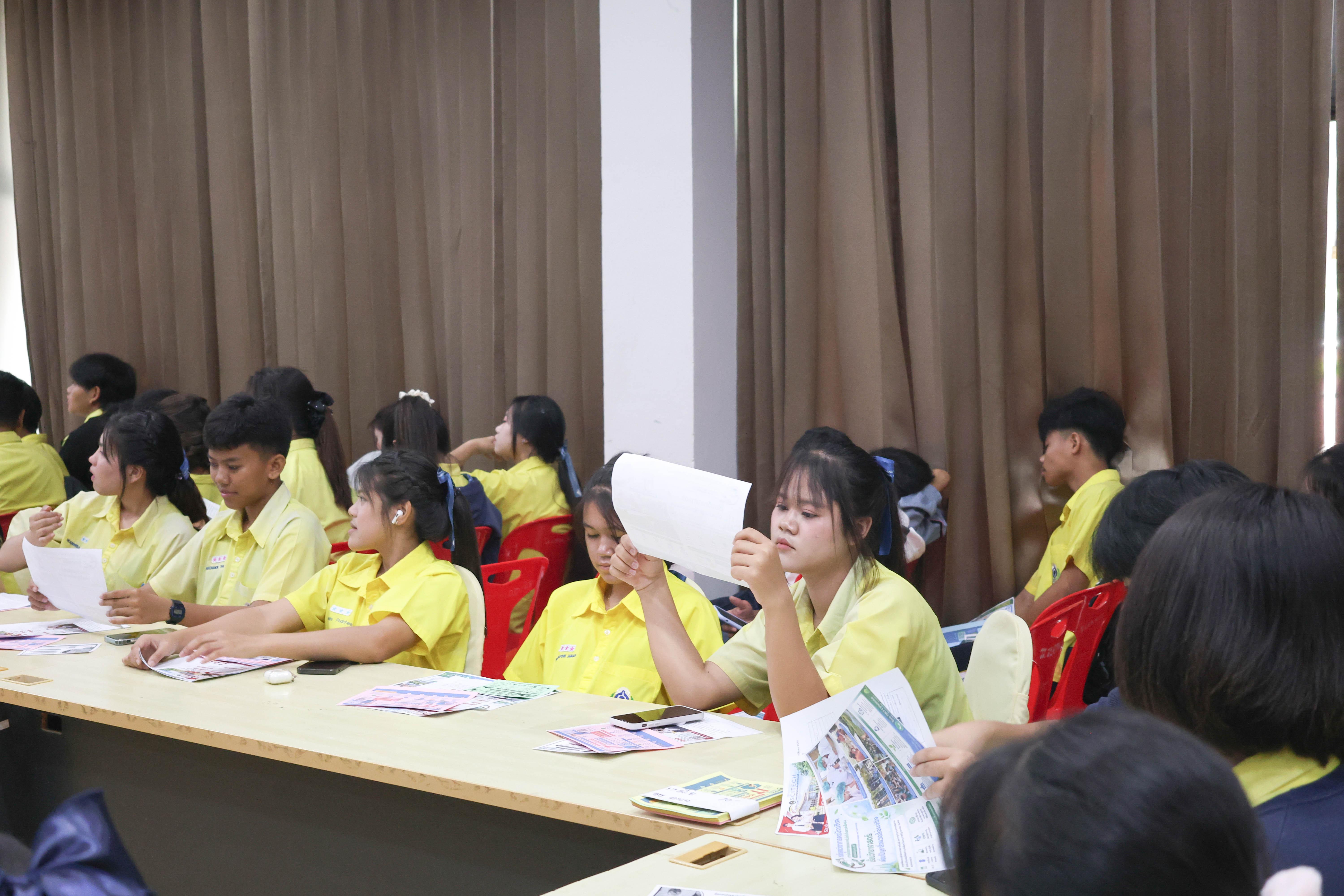 4. แนะแนวการศึกษาต่อระดับอุดมศึกษา คณะวิทยาศาสตร์และเทคโนโลยี มรภ.กำแพงเพชร