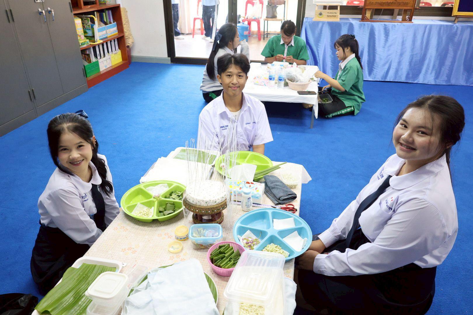 3. การประกวดแข่งขันทักษะวิชาการและวงดนตรี การแข่งขันงานประดิษฐ์ร้อยมาลัย ม.ปลาย