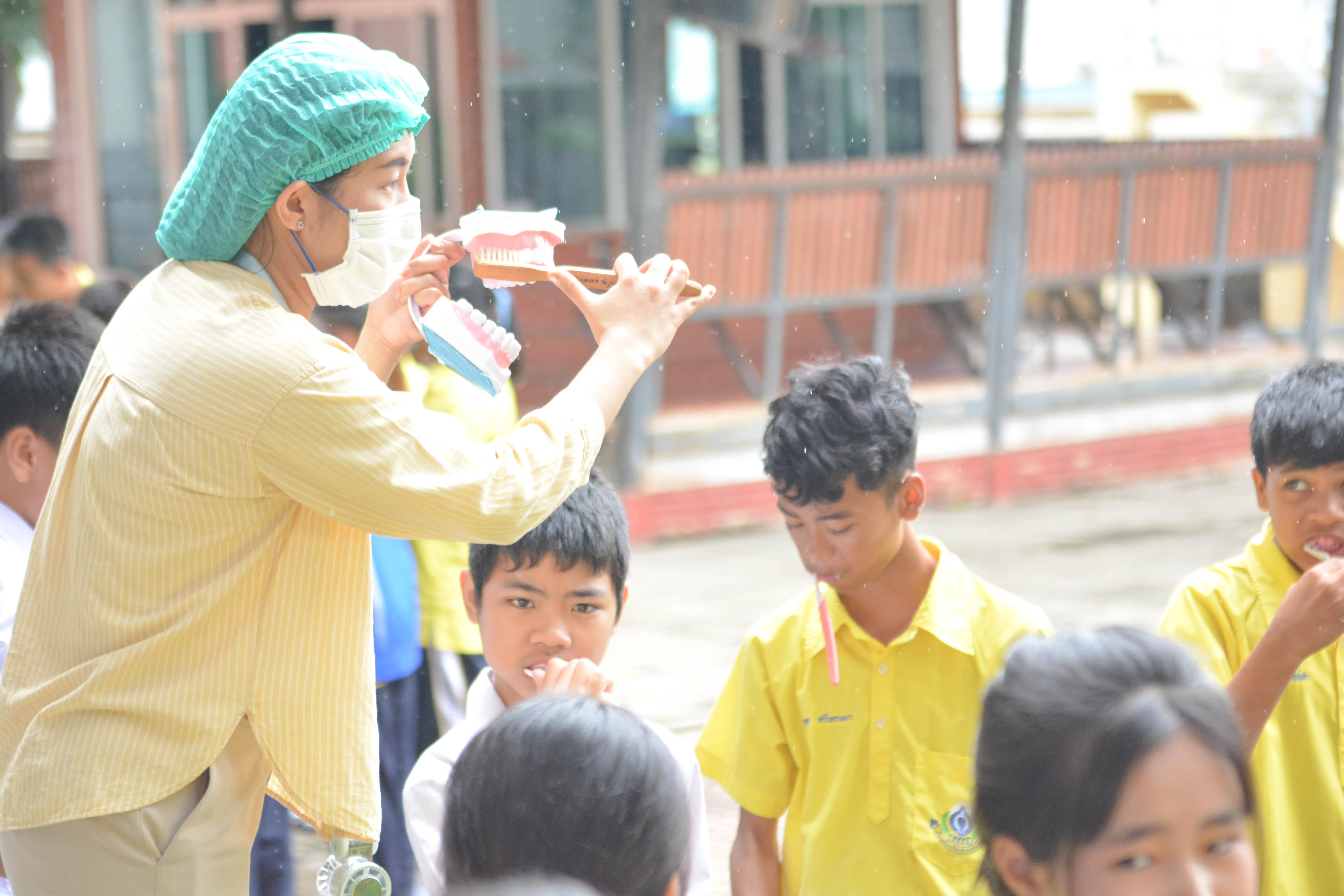 2. กิจกรรมรณรงค์ "ฟันสะอาด เหงือกแข็งแรง"